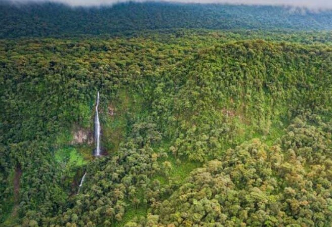 Conozca la Catarata de Agua Caliente en el Volcán Irazú